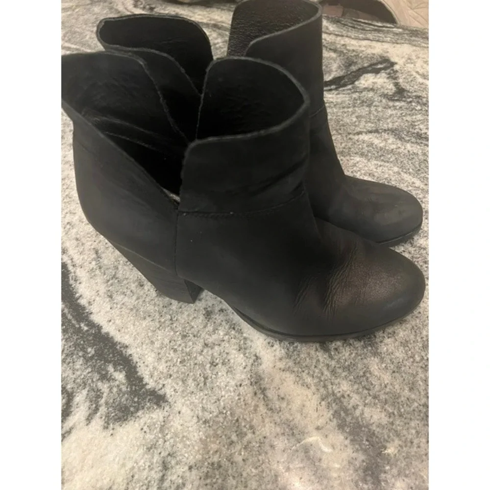 Vince Camuto Helyn Ankle Boots Women 10 Black Good Leather Split Shaft Heel